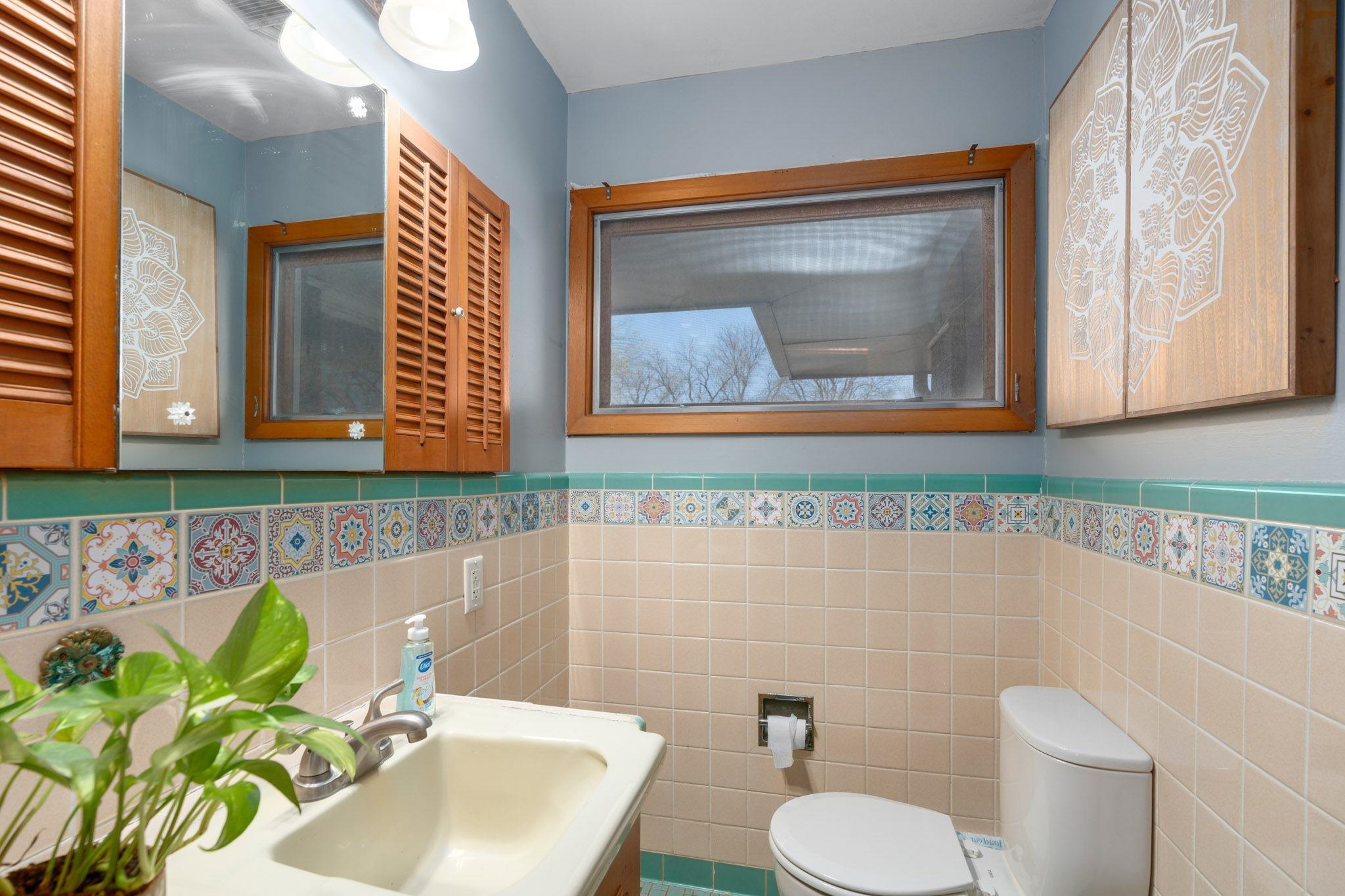 Wichita, Kansas 67208, United States, 3 Bedrooms Bedrooms, ,2 BathroomsBathrooms,Residential,Pending,62444