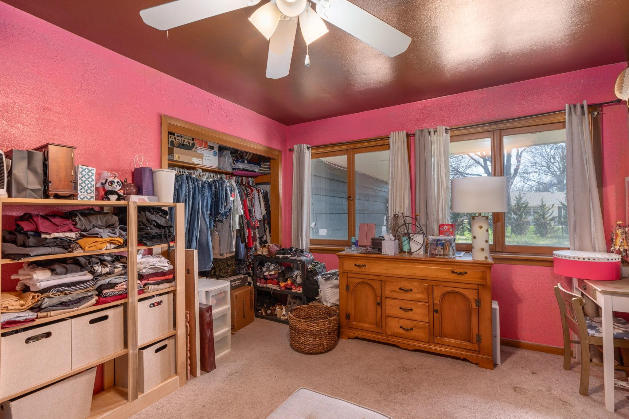 Wichita, Kansas 67208, United States, 3 Bedrooms Bedrooms, ,2 BathroomsBathrooms,Residential,Pending,62444