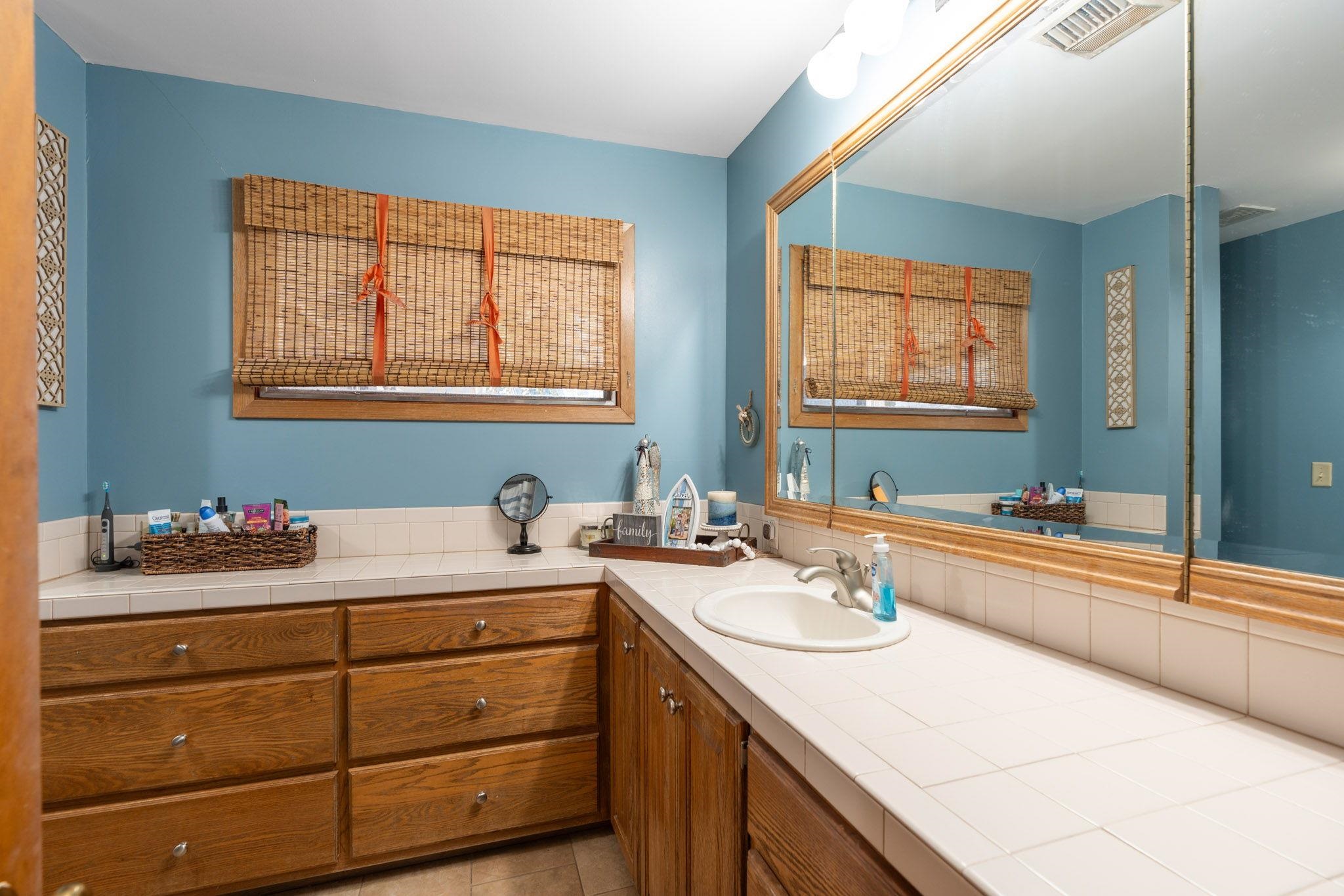 Wichita, Kansas 67208, United States, 3 Bedrooms Bedrooms, ,2 BathroomsBathrooms,Residential,Pending,62444