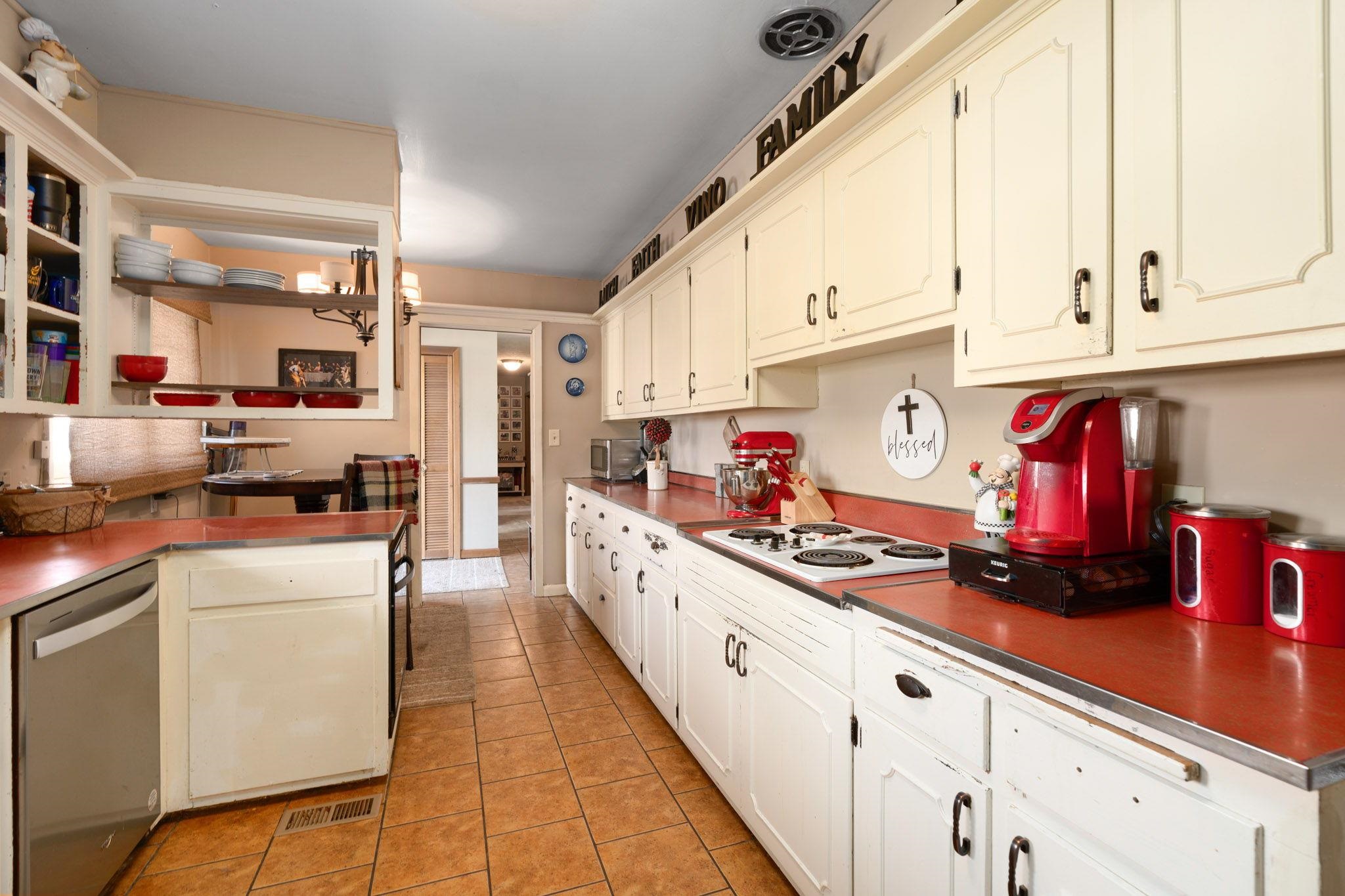 Wichita, Kansas 67208, United States, 3 Bedrooms Bedrooms, ,2 BathroomsBathrooms,Residential,Pending,62444