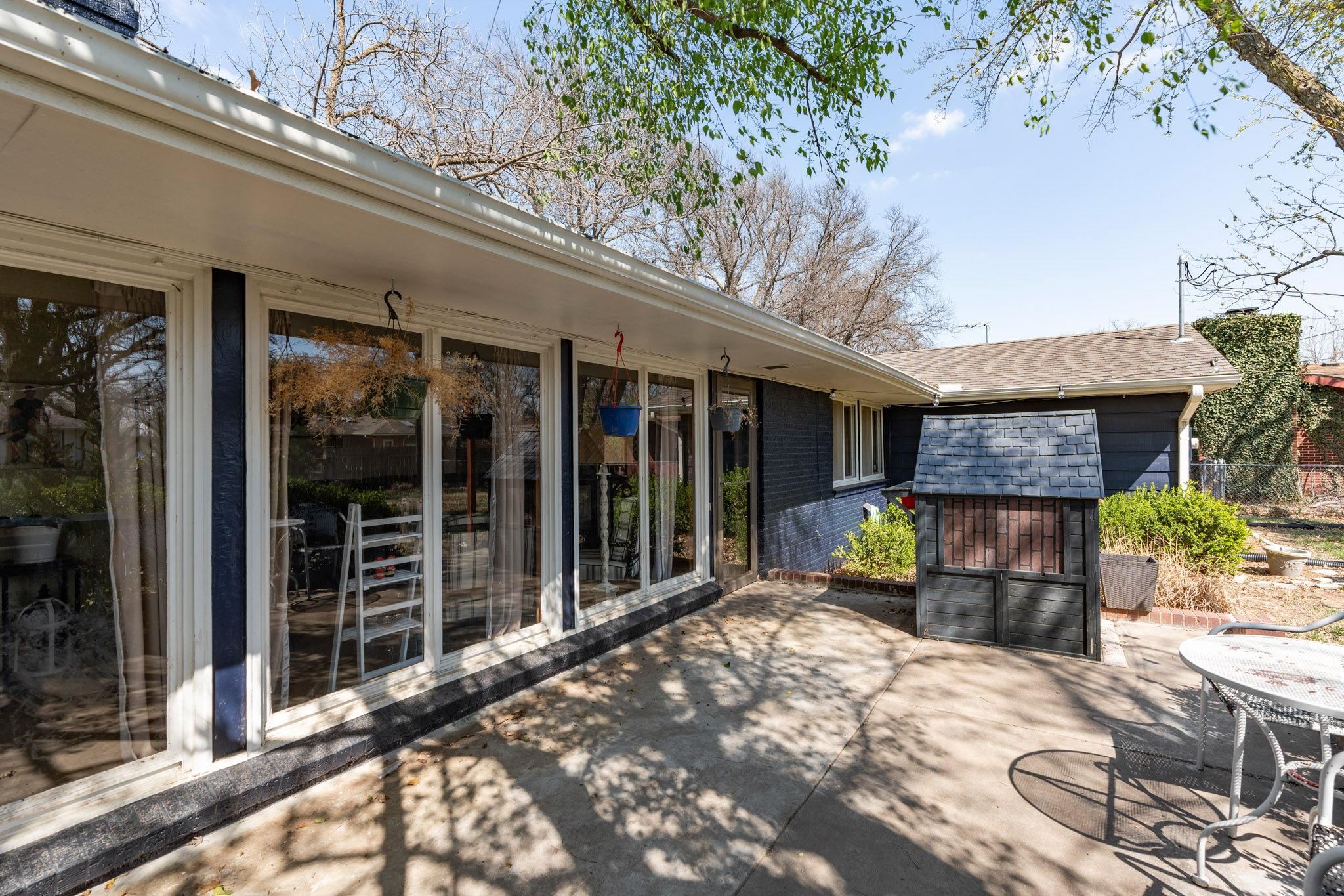 Wichita, Kansas 67208, United States, 3 Bedrooms Bedrooms, ,2 BathroomsBathrooms,Residential,Pending,62444