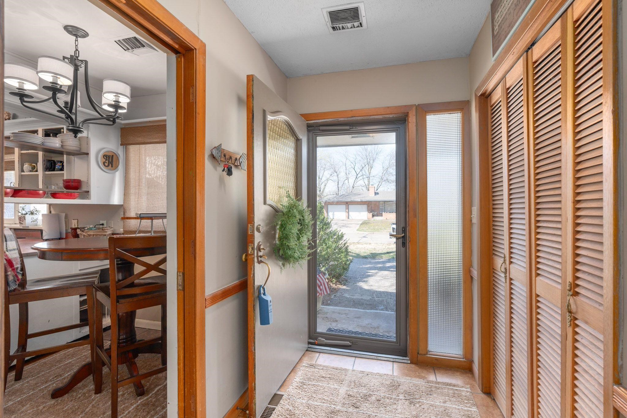 Wichita, Kansas 67208, United States, 3 Bedrooms Bedrooms, ,2 BathroomsBathrooms,Residential,Pending,62444