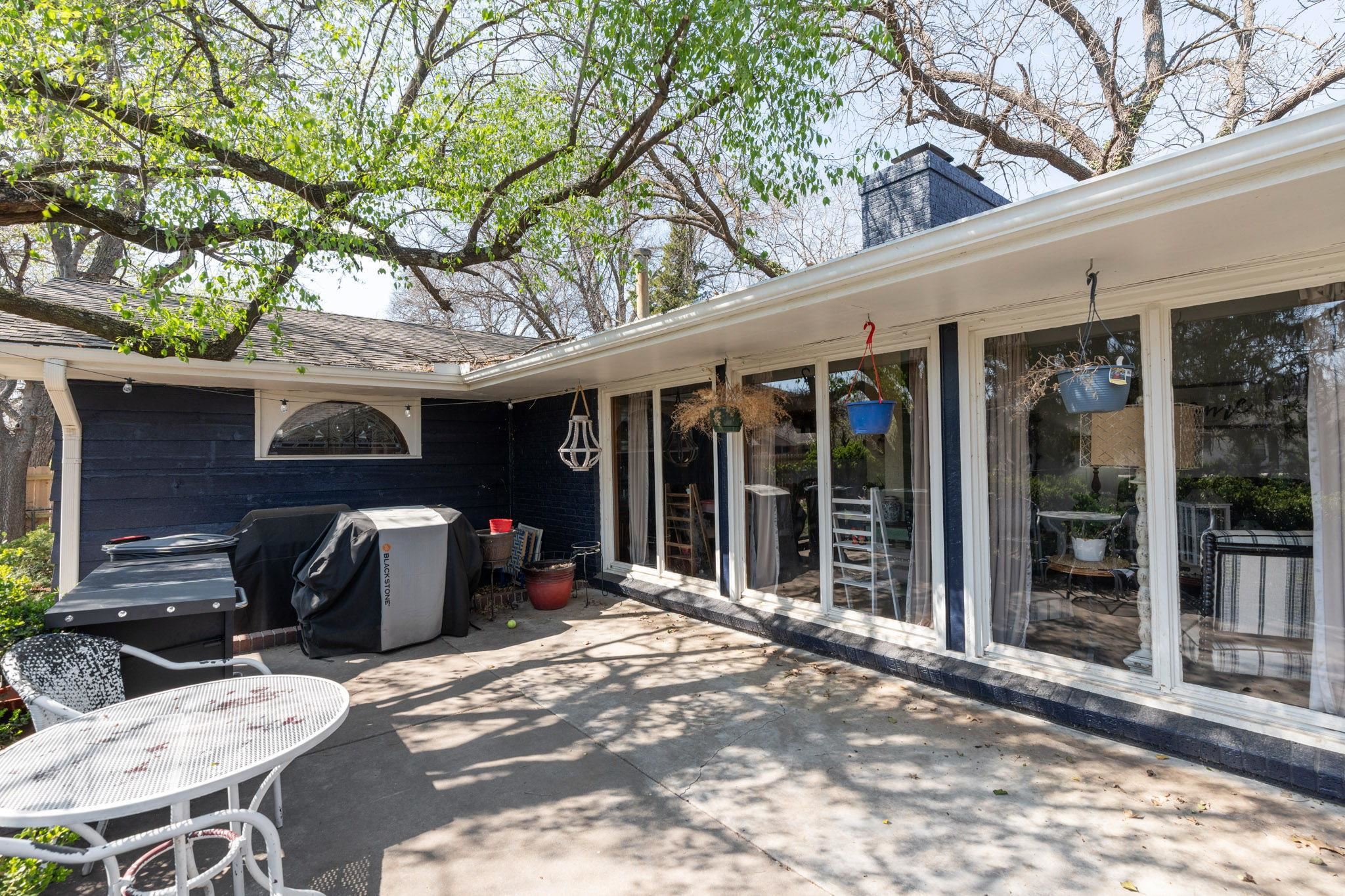 Wichita, Kansas 67208, United States, 3 Bedrooms Bedrooms, ,2 BathroomsBathrooms,Residential,Pending,62444