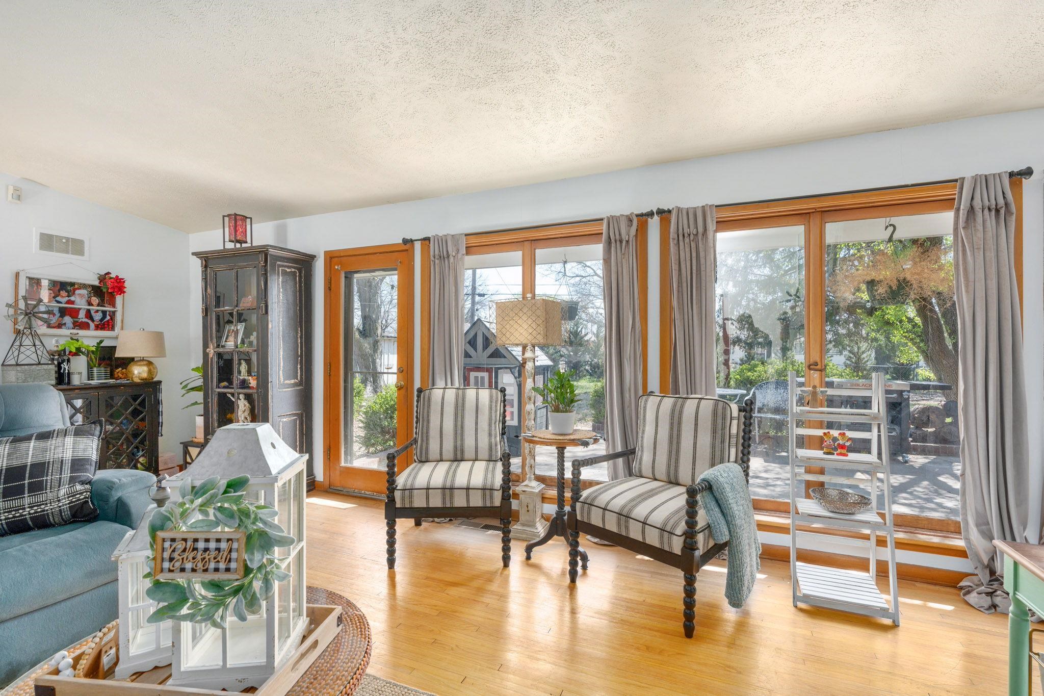 Wichita, Kansas 67208, United States, 3 Bedrooms Bedrooms, ,2 BathroomsBathrooms,Residential,Pending,62444