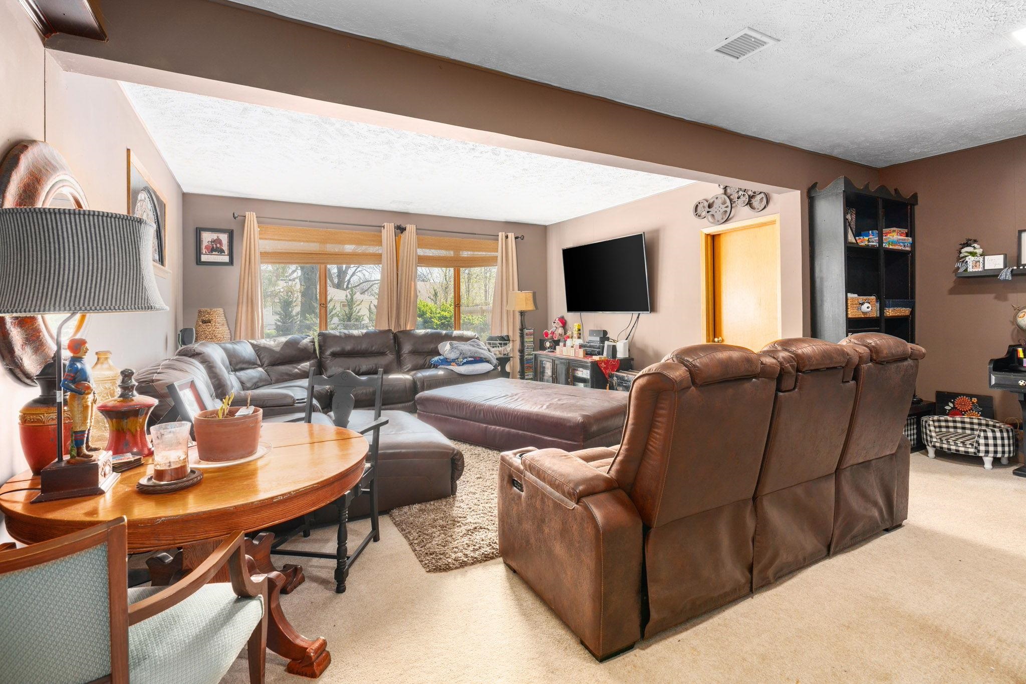 Wichita, Kansas 67208, United States, 3 Bedrooms Bedrooms, ,2 BathroomsBathrooms,Residential,Pending,62444