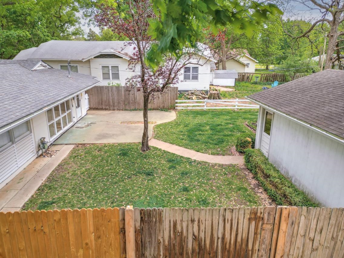 1005 E 15th Ave, Winfield, Kansas image 4