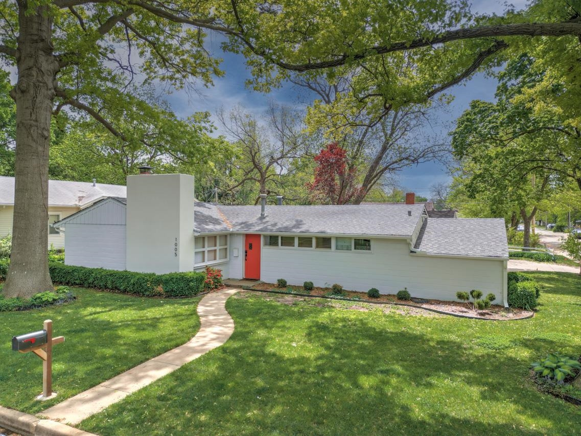 1005 E 15th Ave, Winfield, Kansas image 1