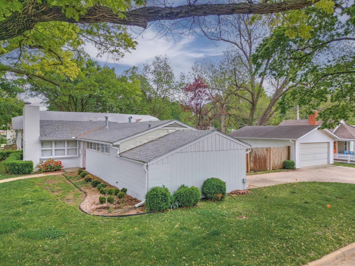 1005 E 15th Ave, Winfield, Kansas image 5