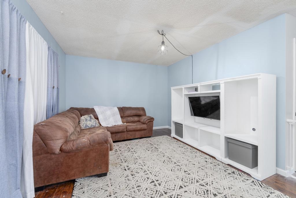 2474 S Bennett Ave, Wichita, Kansas image 6