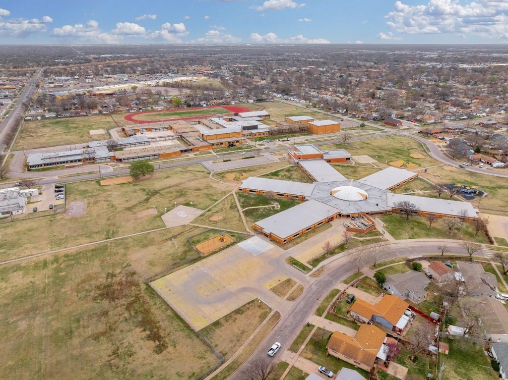 2474 S Bennett Ave, Wichita, Kansas image 34