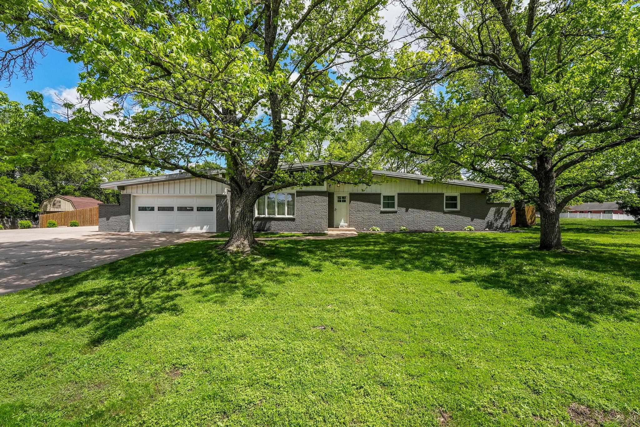 1844 N Chelsea Dr, El Dorado, Kansas image 1