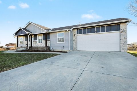 Homes For Sale - 729 S Longbranch Dr<br/> Maize, KS 67101