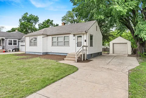 827 N Parkwood Ln, Wichita, KS 67208 - MLS#: 655660
