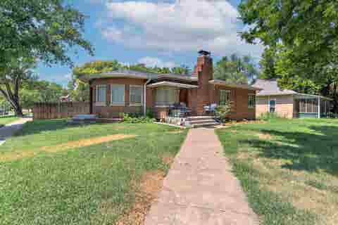 Homes For Sale - 303 N 2nd St<br/> Arkansas City, KS 67005