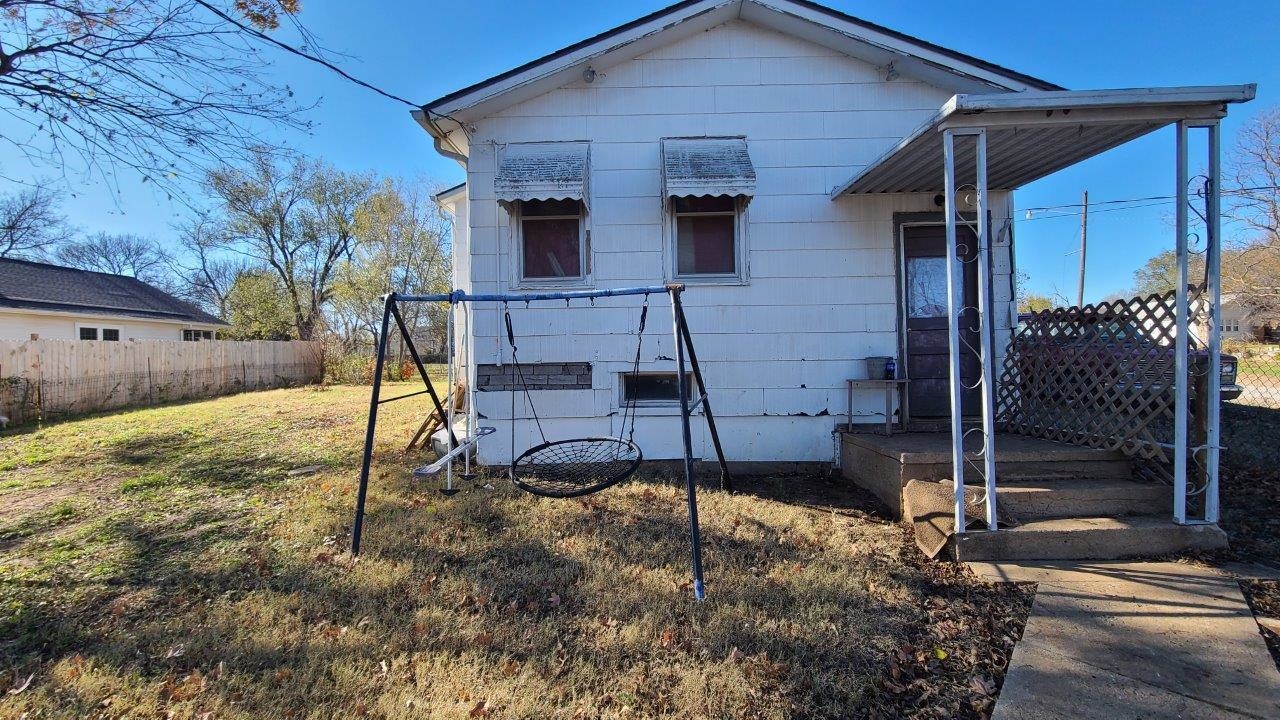 823 N Blaine St, Wellington, Kansas image 7