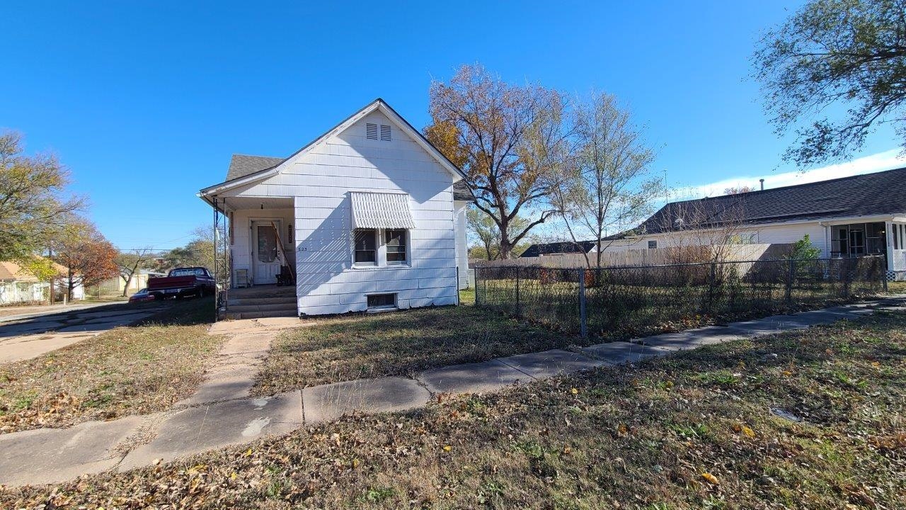 823 N Blaine St, Wellington, Kansas image 2