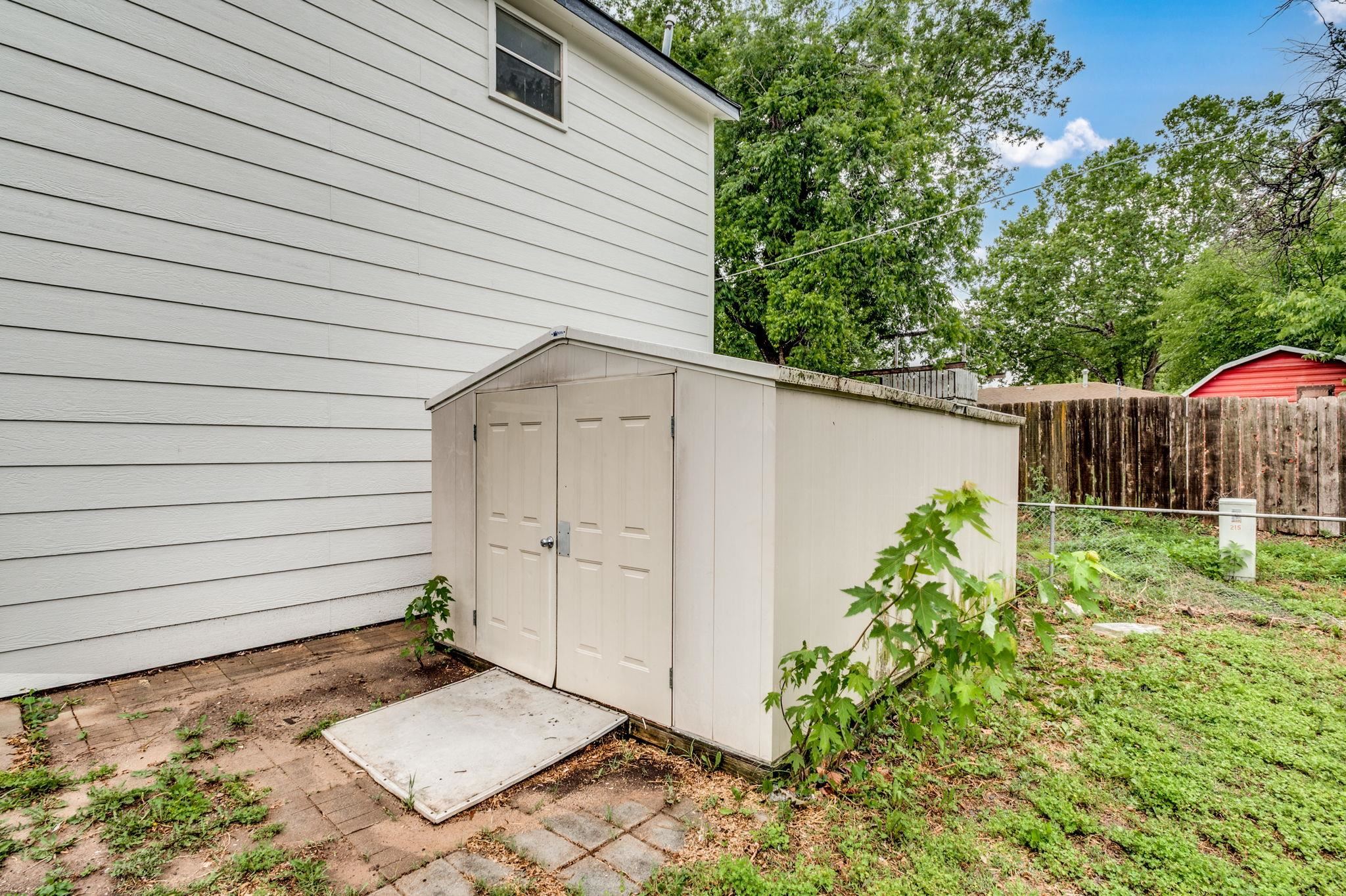 215 Hungerford Ave, Haysville, Kansas image 28