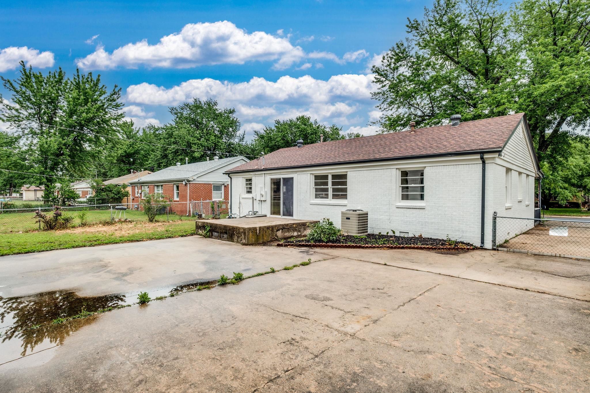 215 Hungerford Ave, Haysville, Kansas image 24