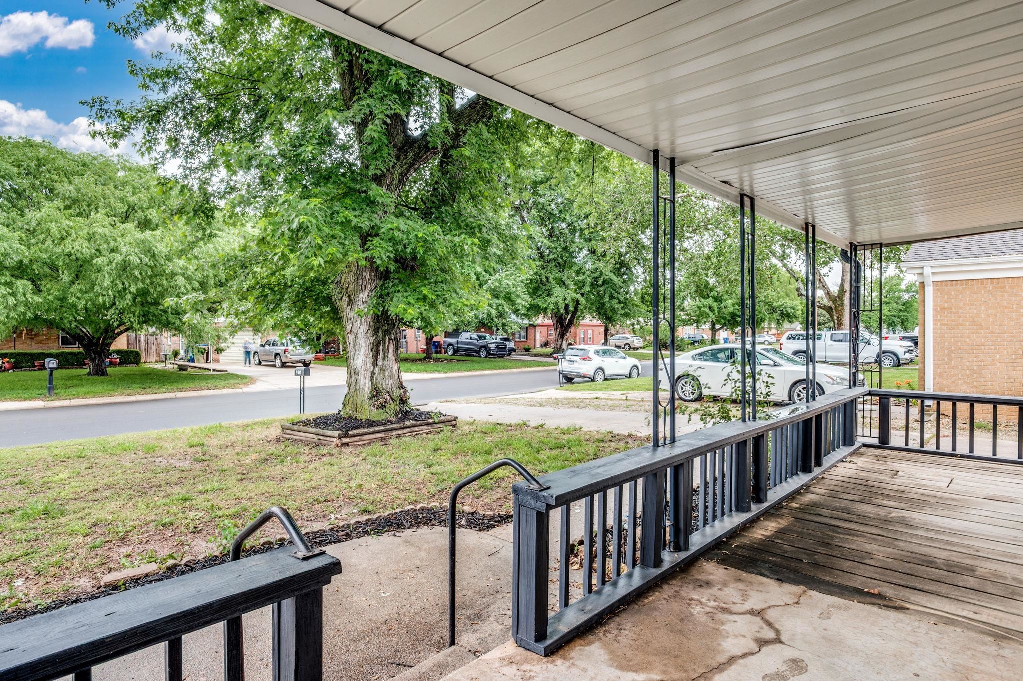 215 Hungerford Ave, Haysville, Kansas image 32