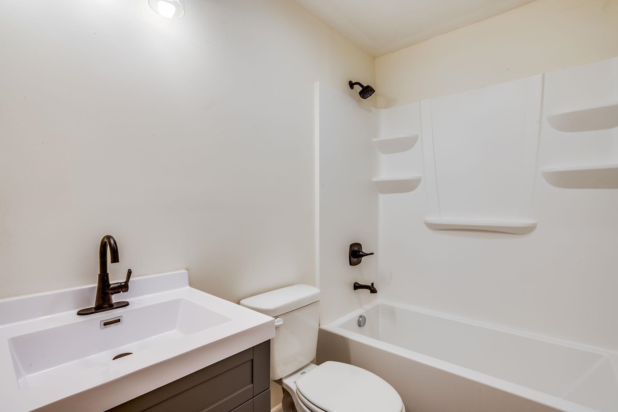 215 Hungerford Ave, Haysville, Kansas image 22