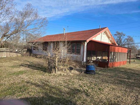 Homes For Sale - 304 E Linden St<br/> Cowley County, Dexter, KS 67038