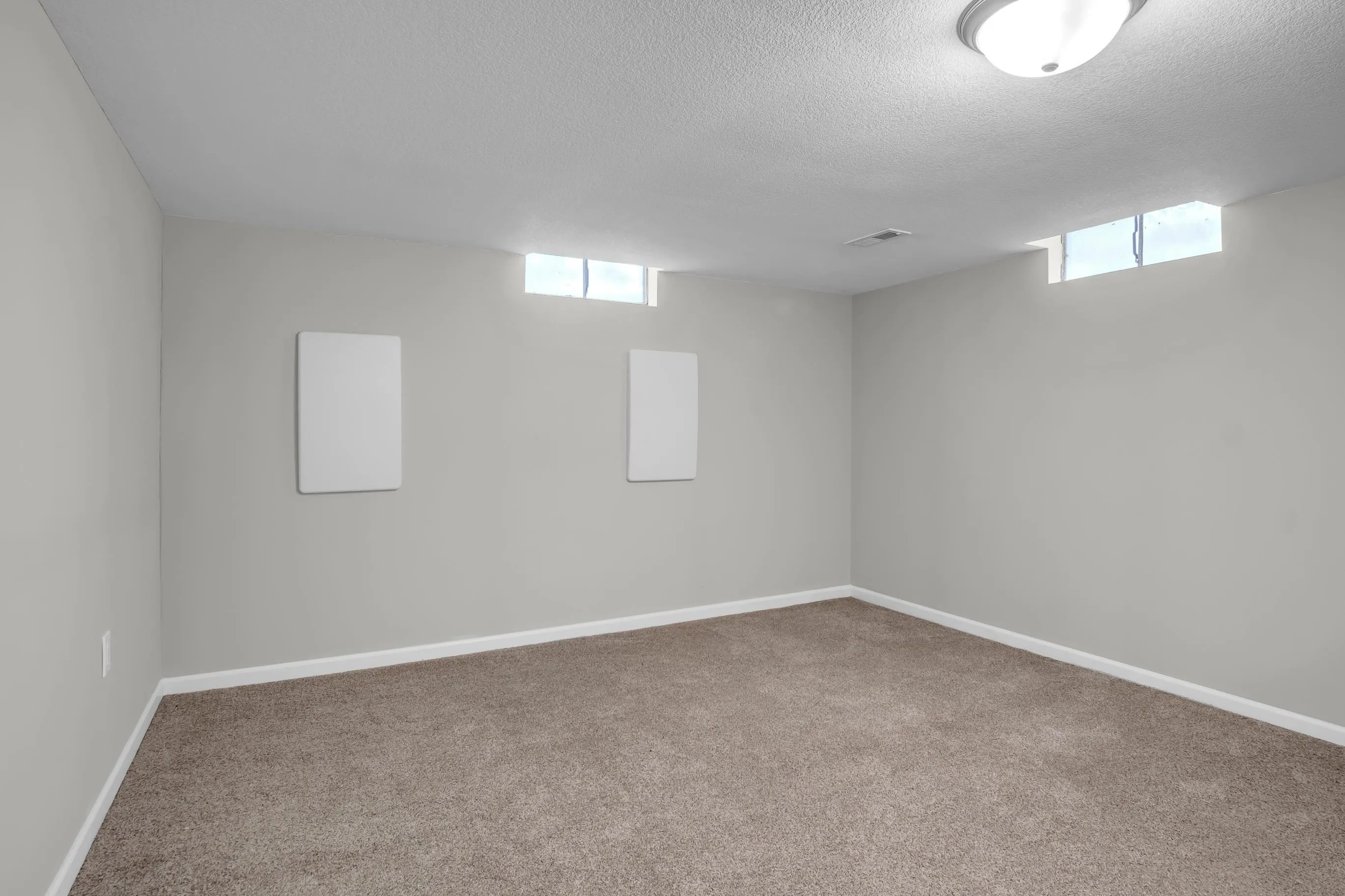 Newton, Kansas 67114, United States, 3 Bedrooms Bedrooms, ,2 BathroomsBathrooms,Residential,Active,178537