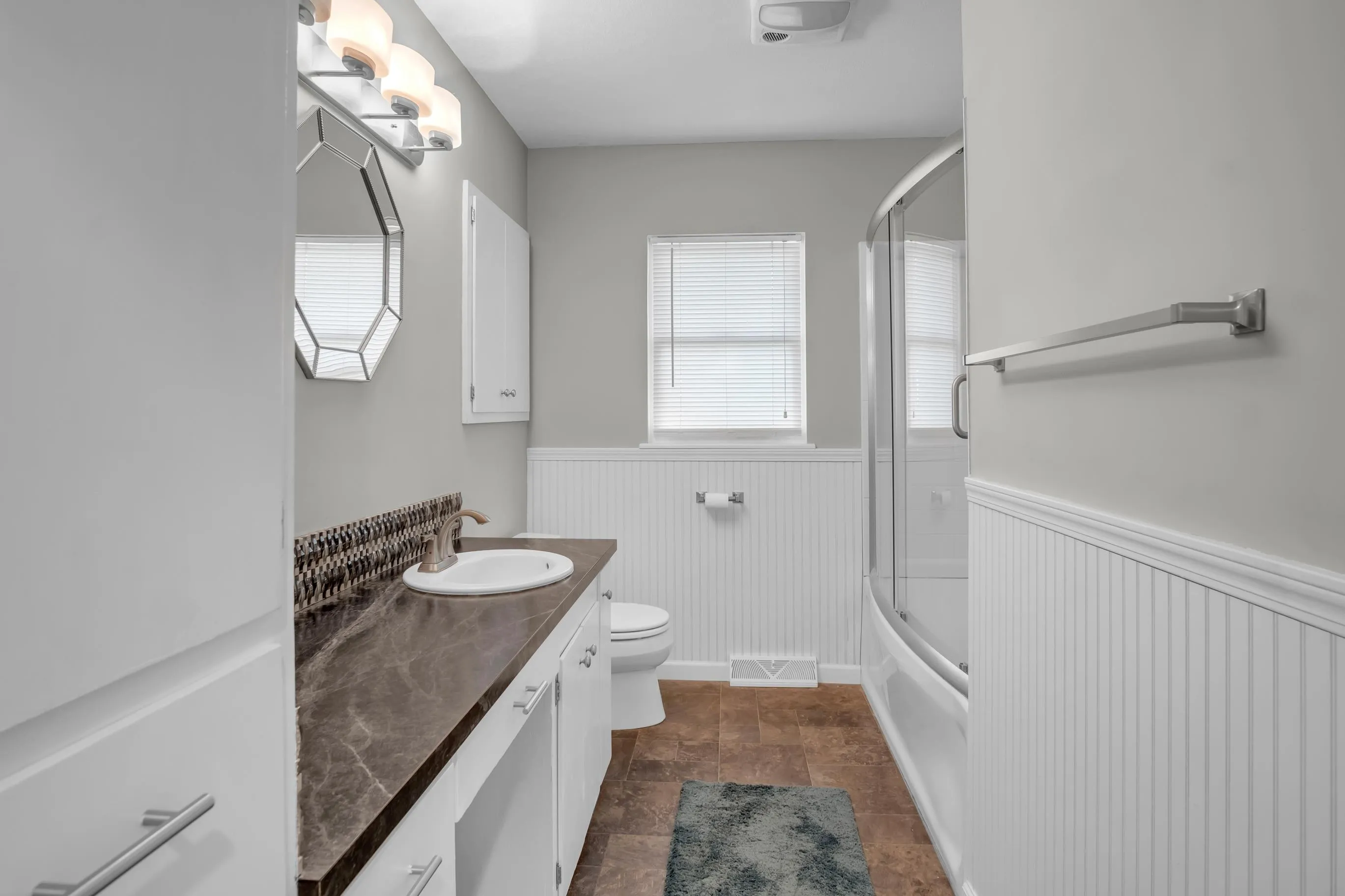 Newton, Kansas 67114, United States, 3 Bedrooms Bedrooms, ,2 BathroomsBathrooms,Residential,Active,178537