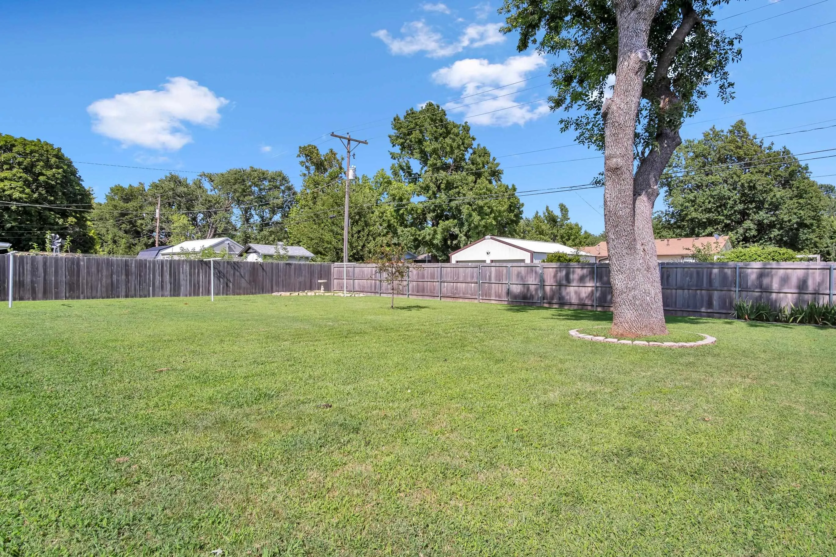 Newton, Kansas 67114, United States, 3 Bedrooms Bedrooms, ,2 BathroomsBathrooms,Residential,Active,178537