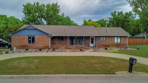 Homes For Sale - 600 E Allen St<br/> Valley Center, KS 67147