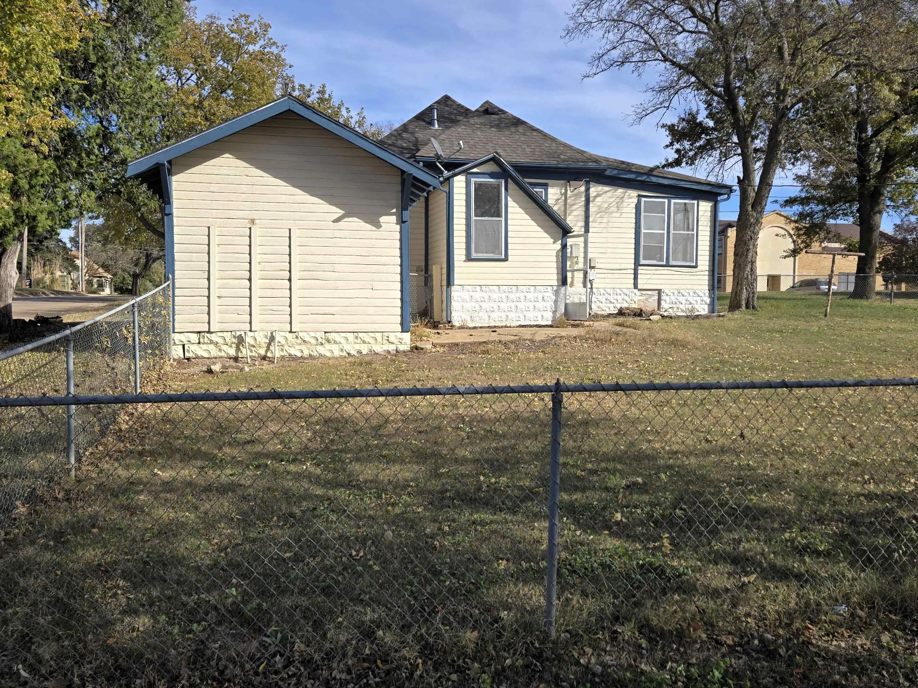 Wellington, Kansas 67152, United States, 3 Bedrooms Bedrooms, ,1 BathroomBathrooms,Residential,Pending,246823