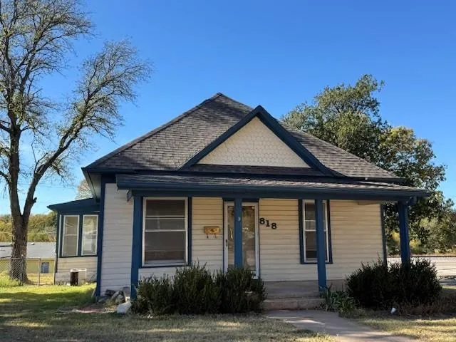 Wellington, Kansas 67152, United States, 3 Bedrooms Bedrooms, ,1 BathroomBathrooms,Residential,Pending,246823