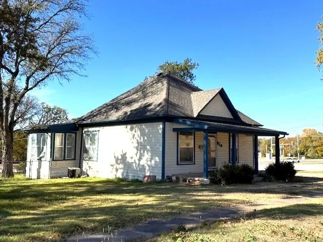 Wellington, Kansas 67152, United States, 3 Bedrooms Bedrooms, ,1 BathroomBathrooms,Residential,Pending,246823