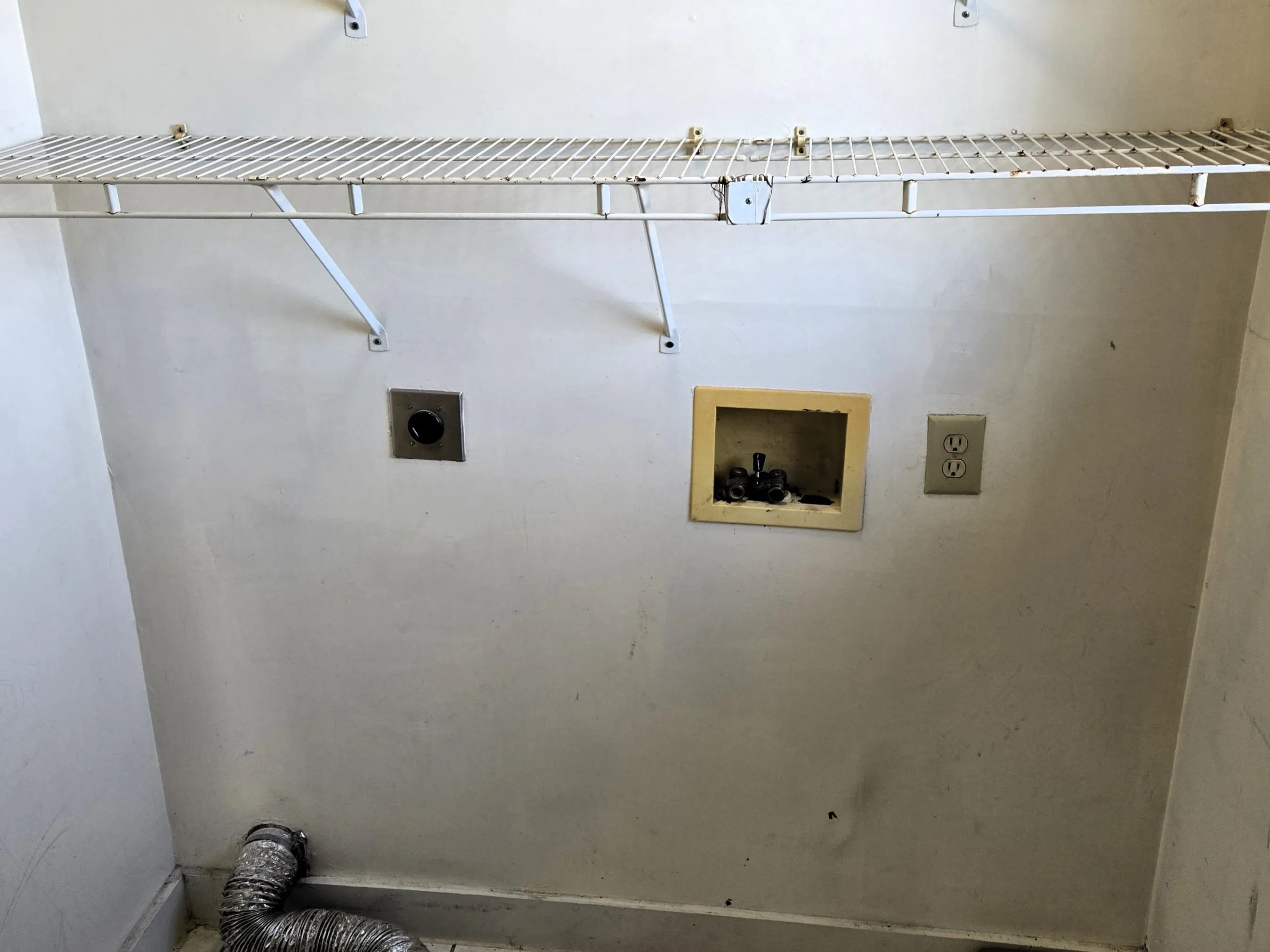 Wellington, Kansas 67152, United States, 3 Bedrooms Bedrooms, ,1 BathroomBathrooms,Residential,Pending,246823