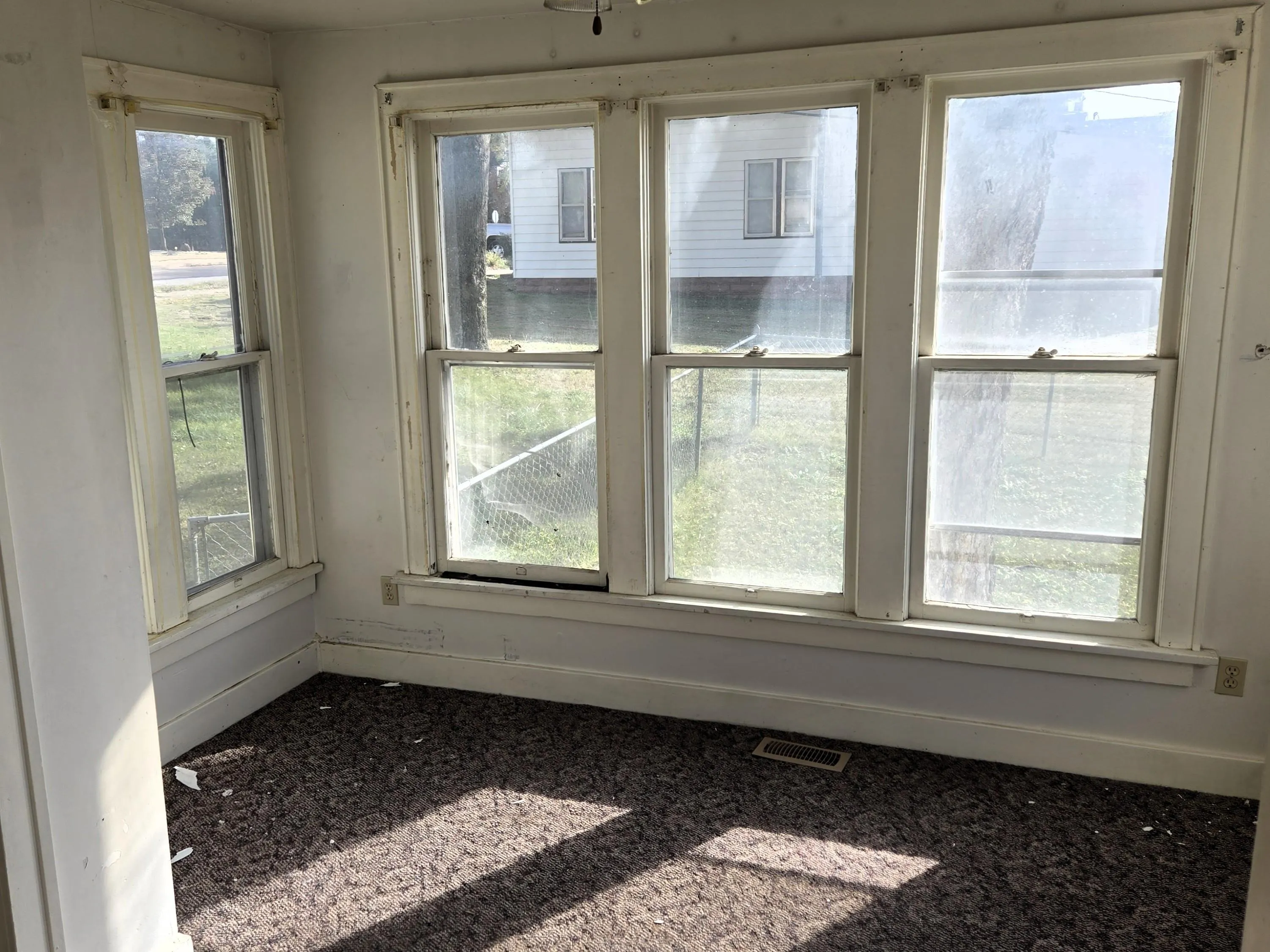 Wellington, Kansas 67152, United States, 3 Bedrooms Bedrooms, ,1 BathroomBathrooms,Residential,Pending,246823