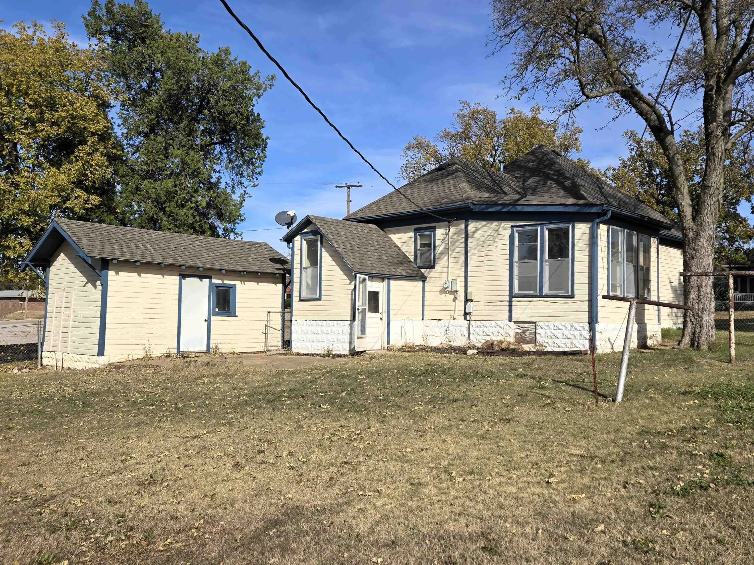 Wellington, Kansas 67152, United States, 3 Bedrooms Bedrooms, ,1 BathroomBathrooms,Residential,Pending,246823