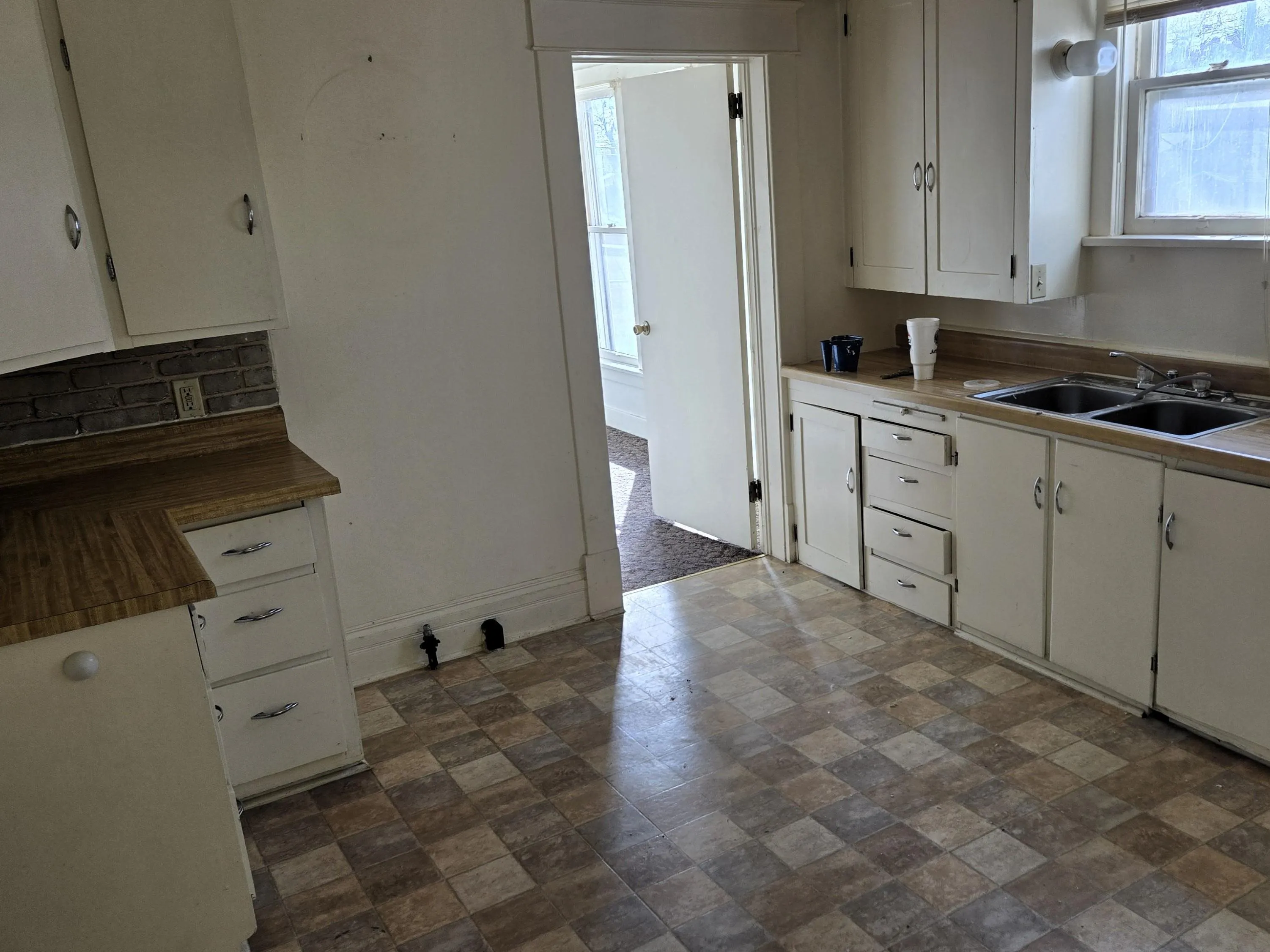 Wellington, Kansas 67152, United States, 3 Bedrooms Bedrooms, ,1 BathroomBathrooms,Residential,Pending,246823