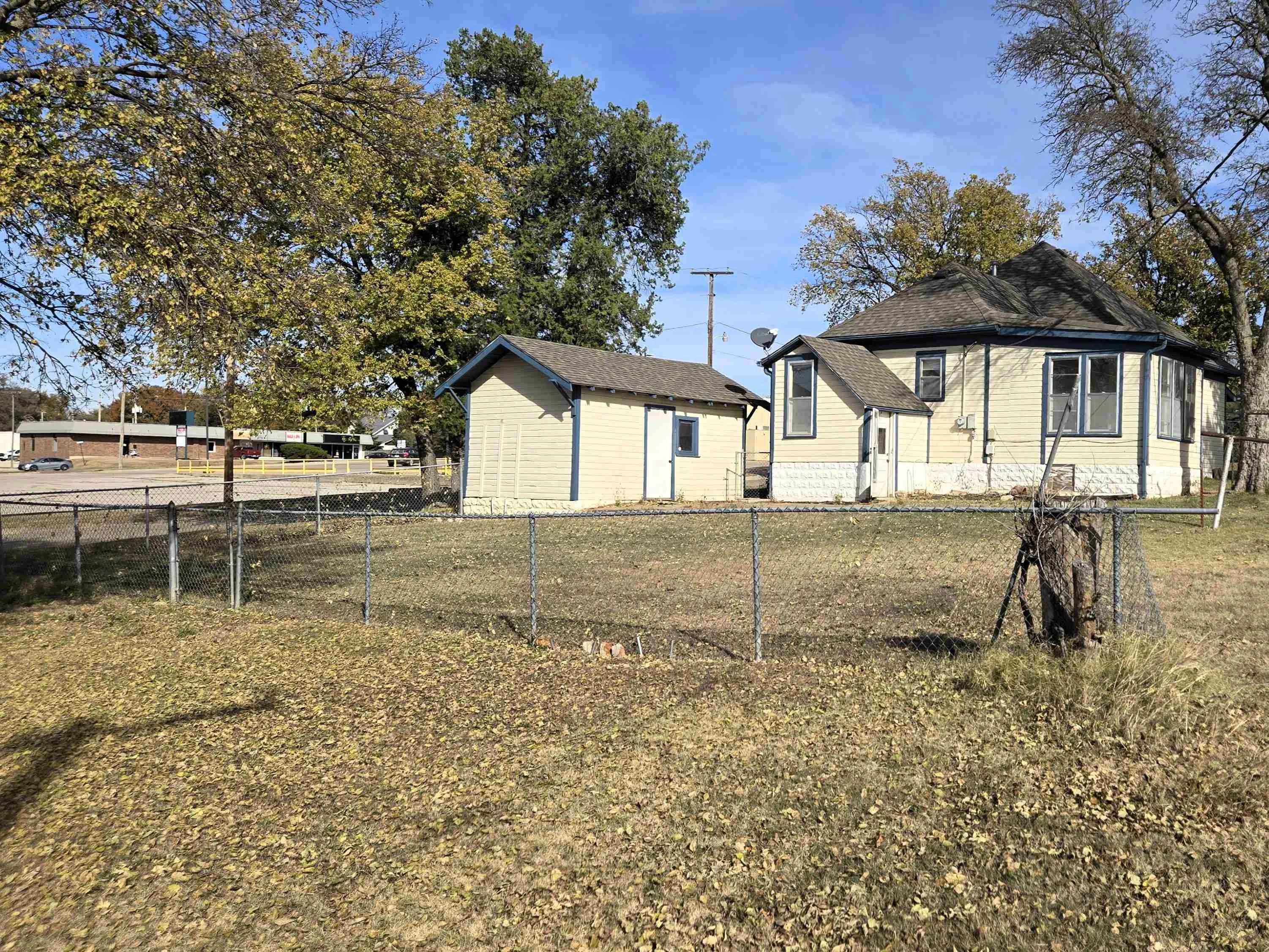 Wellington, Kansas 67152, United States, 3 Bedrooms Bedrooms, ,1 BathroomBathrooms,Residential,Pending,246823