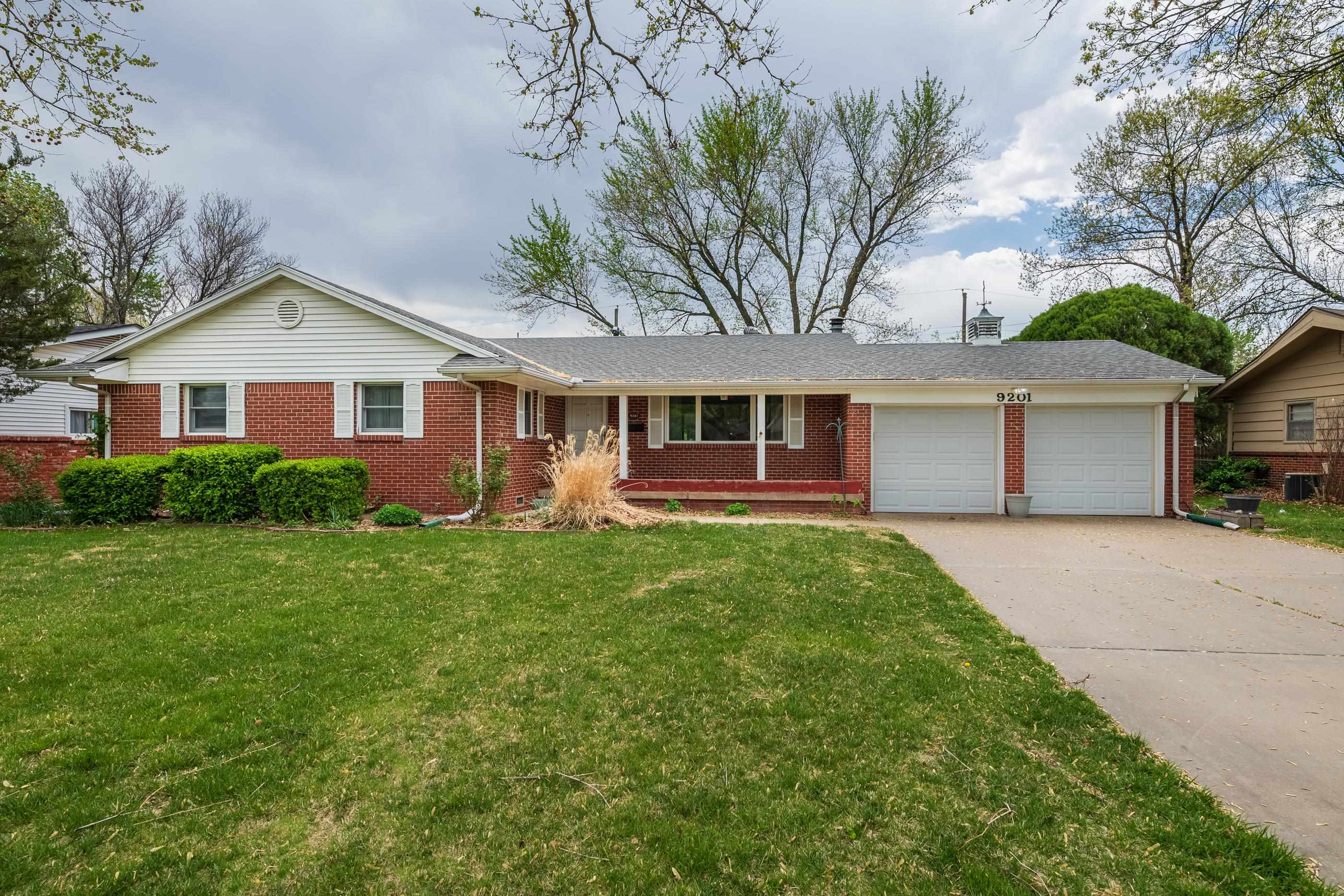 9201 W Hickory Ln, Wichita, Kansas image 1