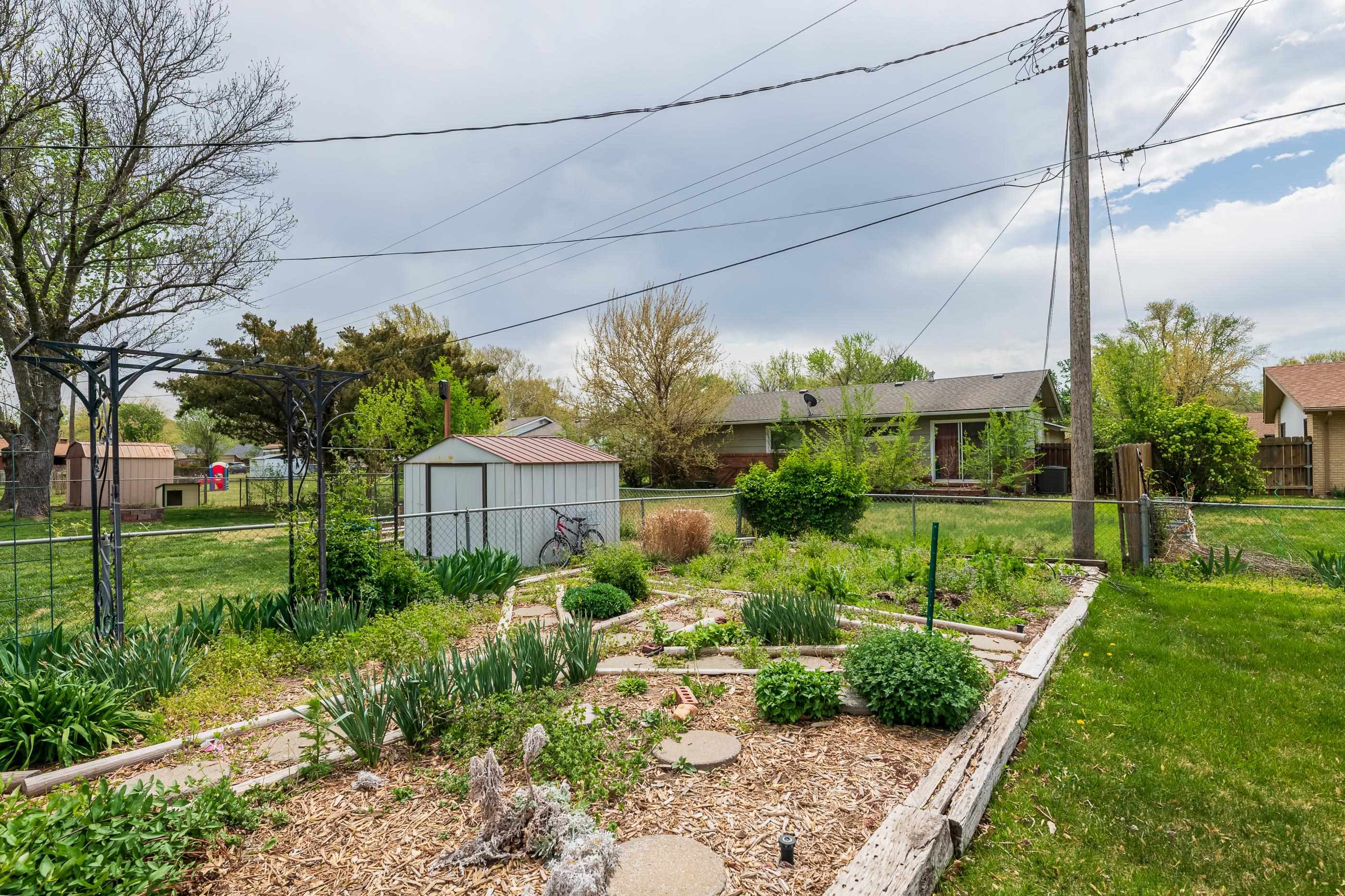 9201 W Hickory Ln, Wichita, Kansas image 29