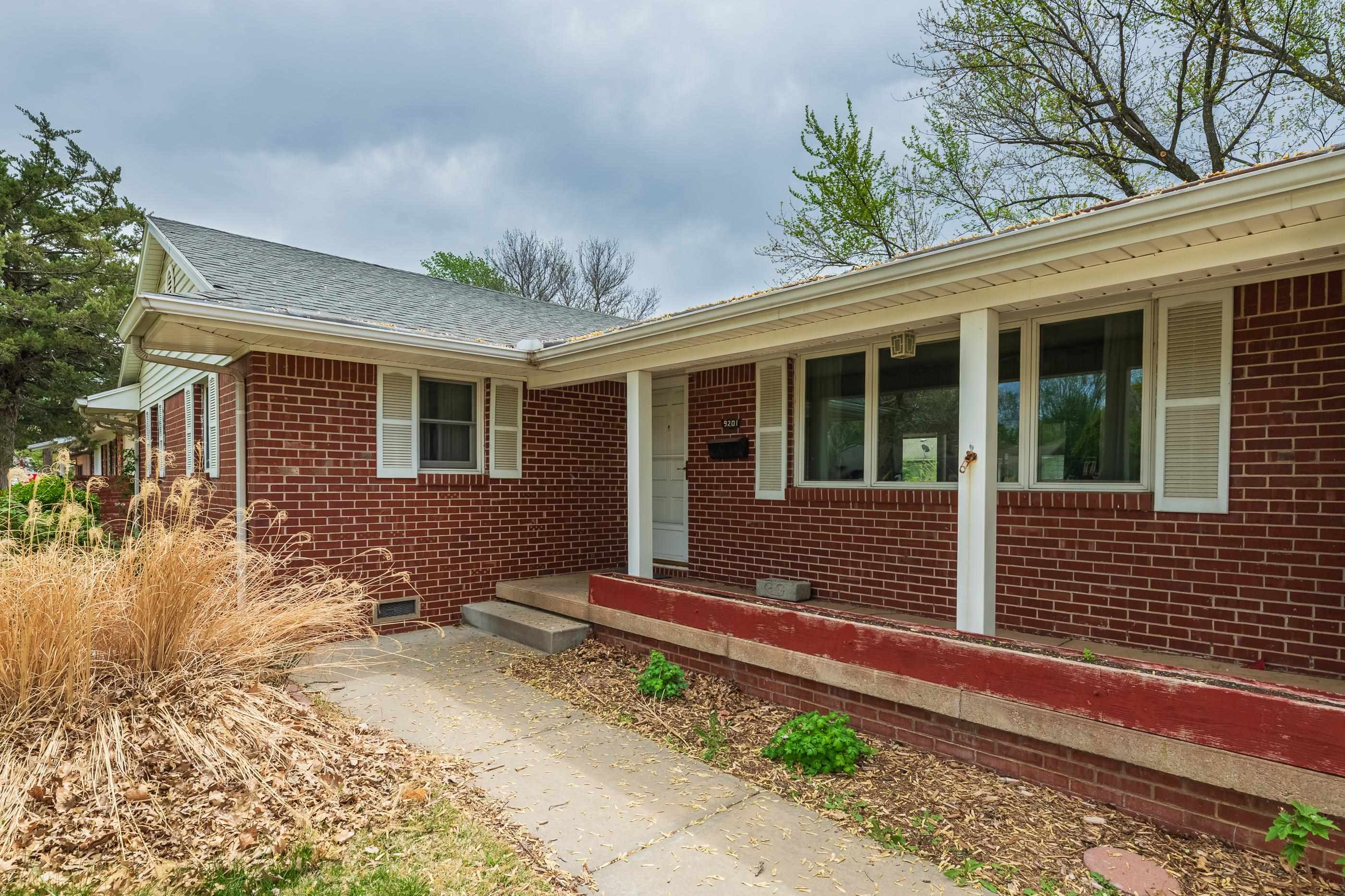 9201 W Hickory Ln, Wichita, Kansas image 2