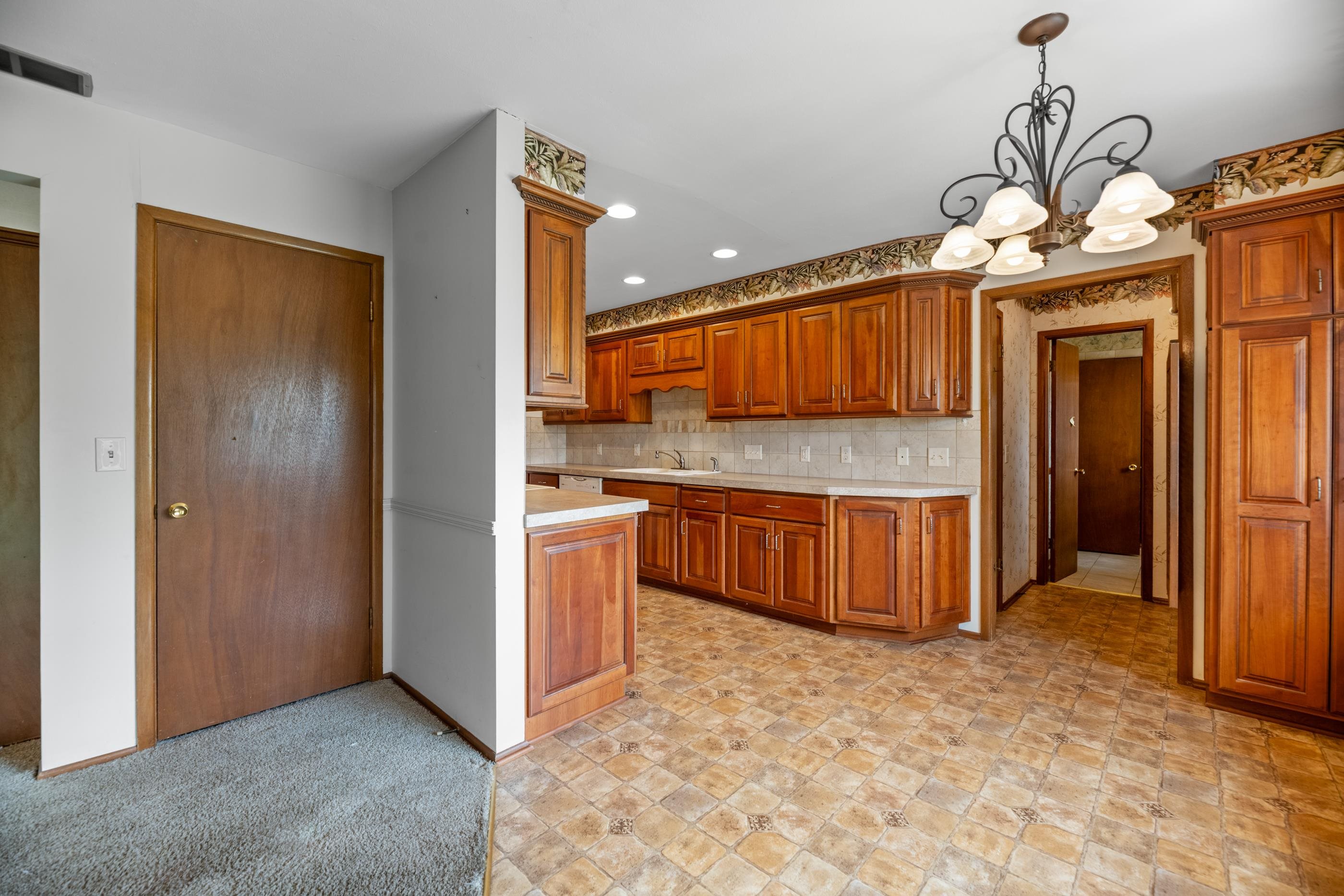 9201 W Hickory Ln, Wichita, Kansas image 11