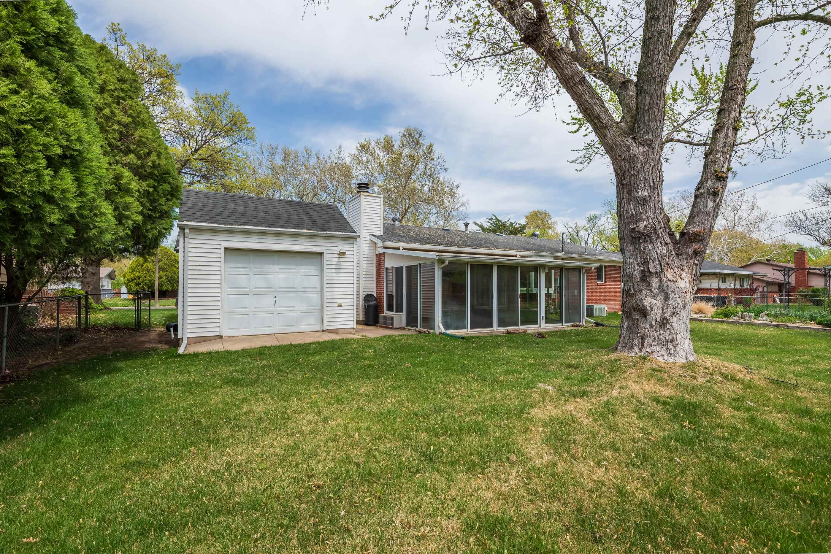 9201 W Hickory Ln, Wichita, Kansas image 26