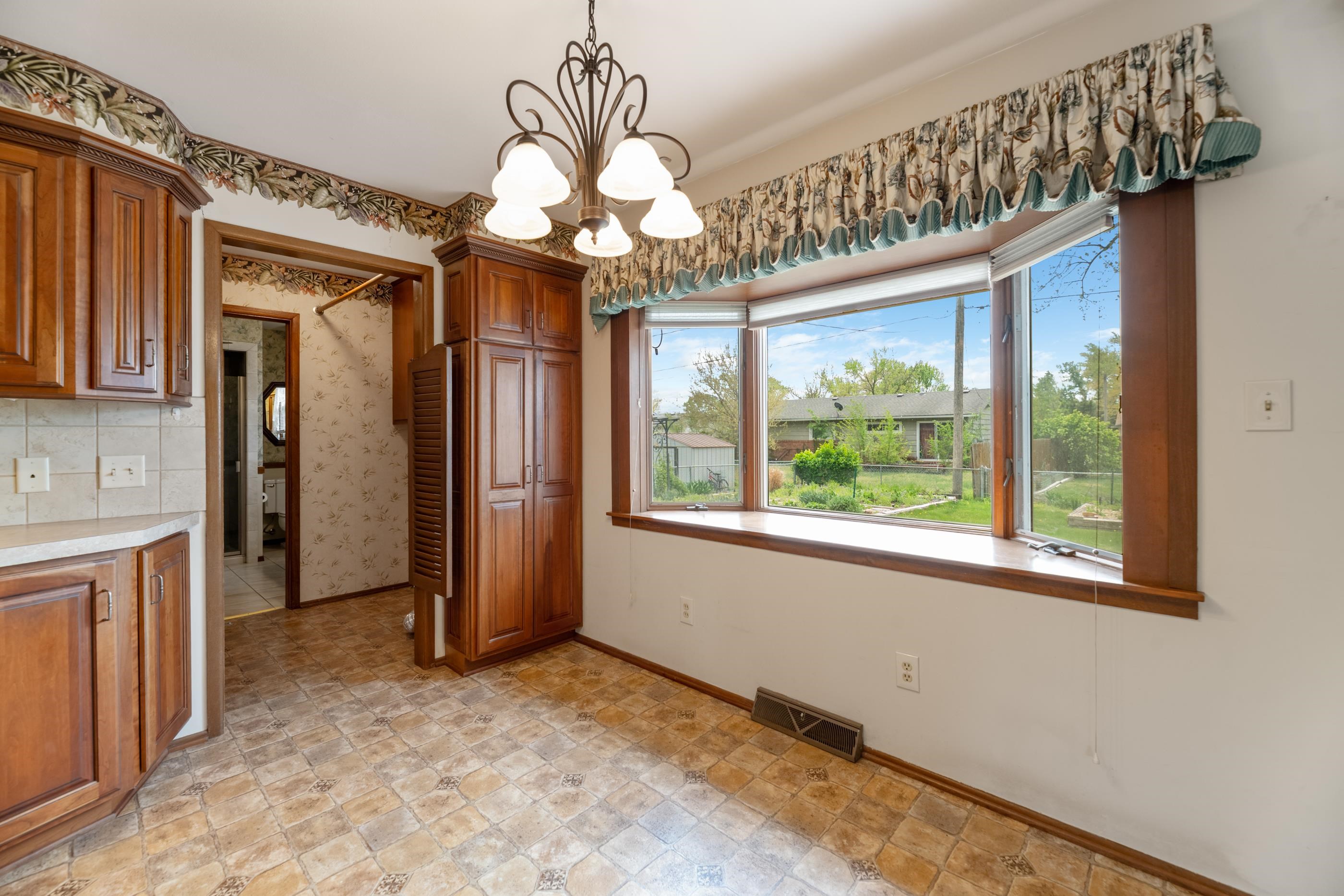 9201 W Hickory Ln, Wichita, Kansas image 12