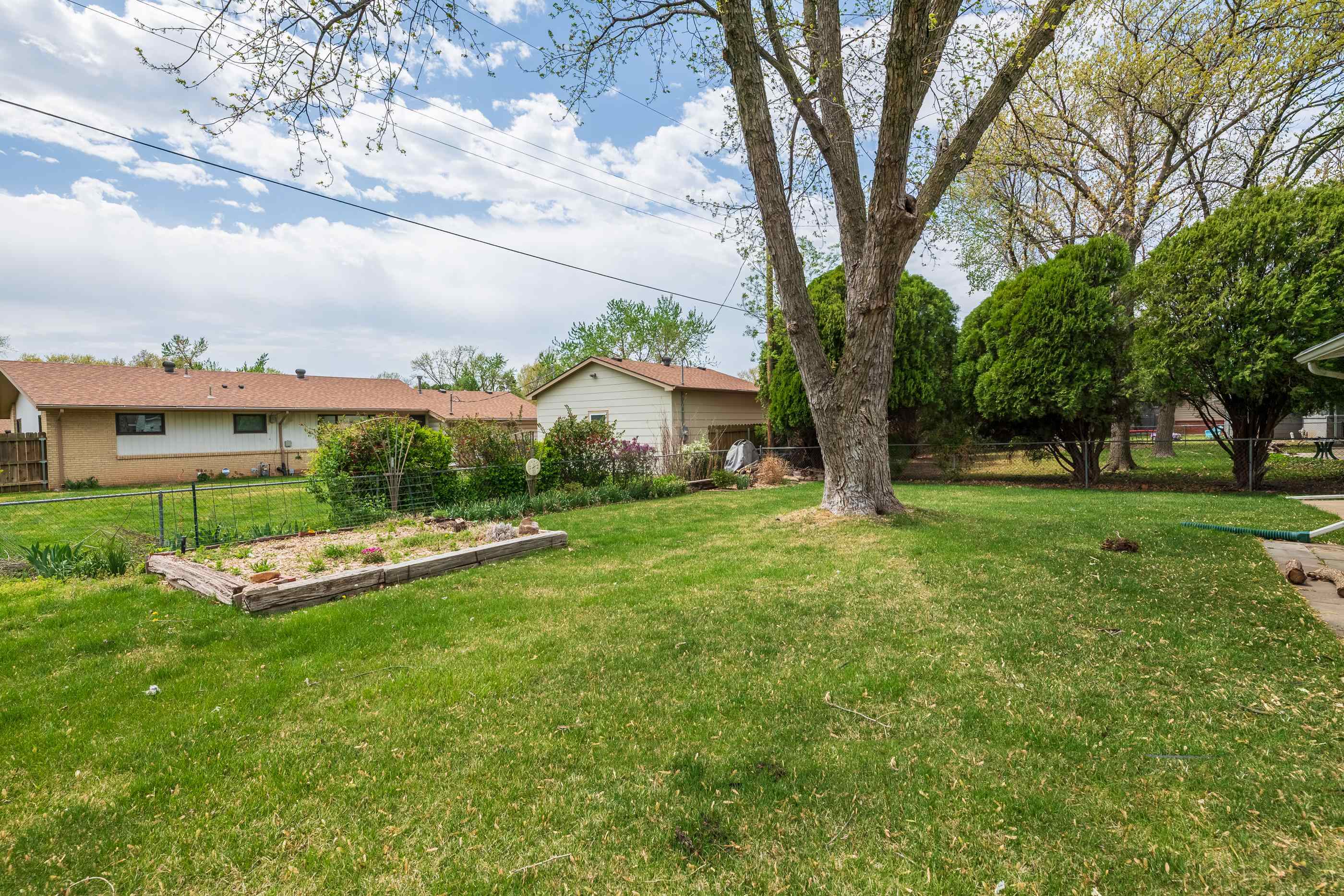 9201 W Hickory Ln, Wichita, Kansas image 31
