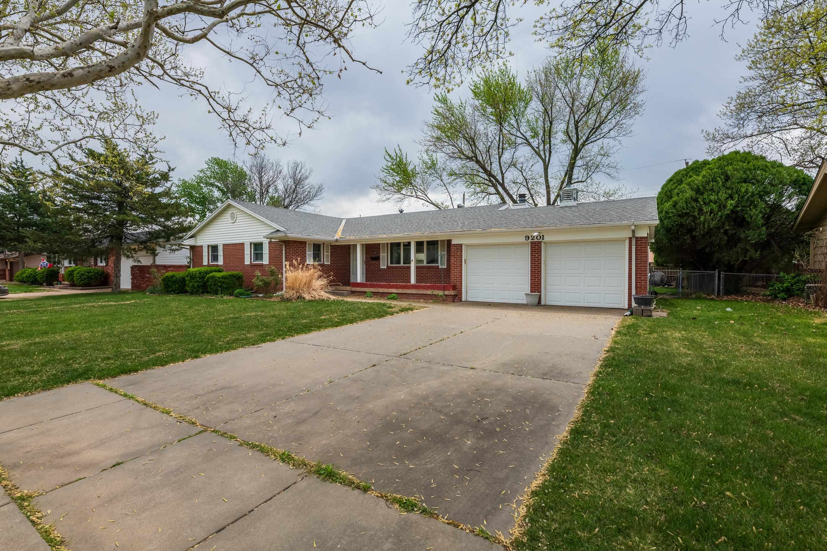 9201 W Hickory Ln, Wichita, Kansas image 32