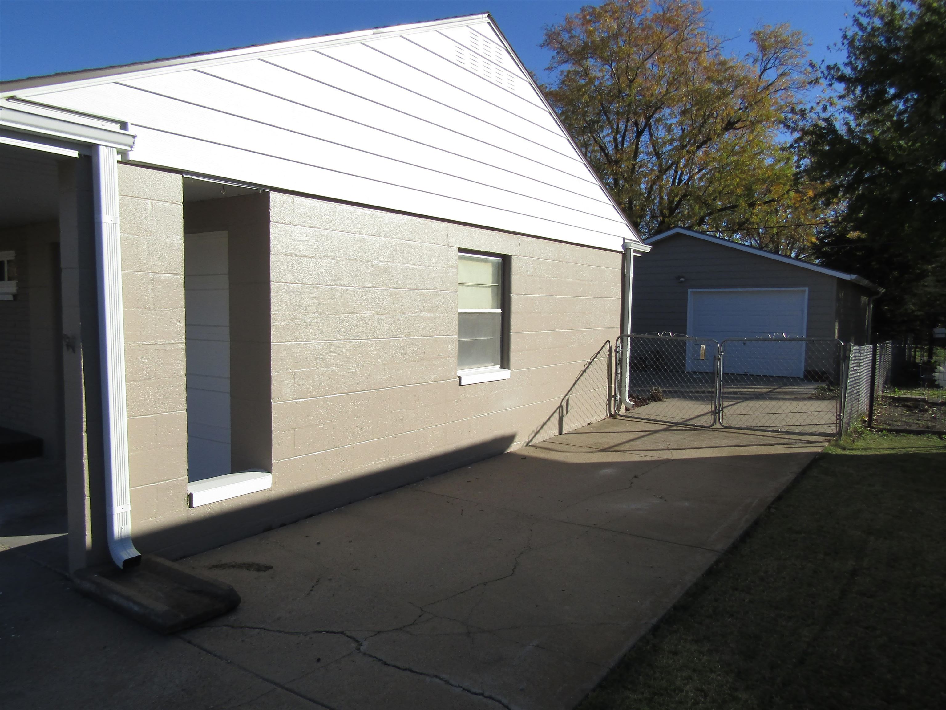 618 E Republic Ave, Salina, Kansas image 3