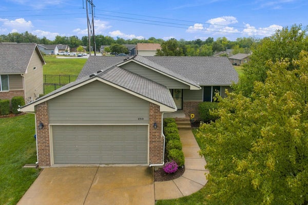 6910 N WENDELL CT, PARK CITY, KS 67219 - Image 8ee9fa29f4af5d854353ca68fe139dd1/1348041289