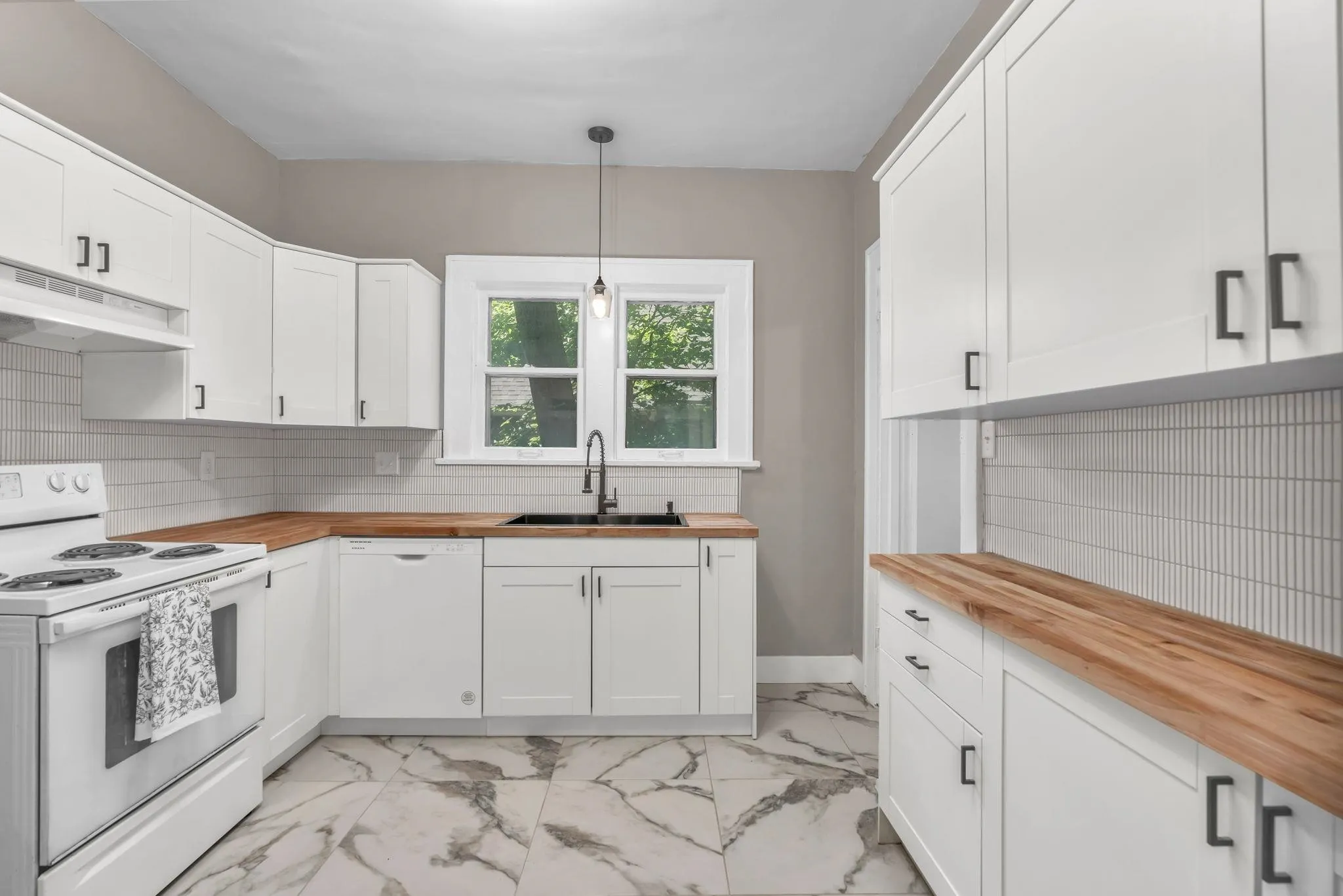 Wichita, Kansas 67214, United States, 3 Bedrooms Bedrooms, ,1 BathroomBathrooms,Residential,Pending,54962