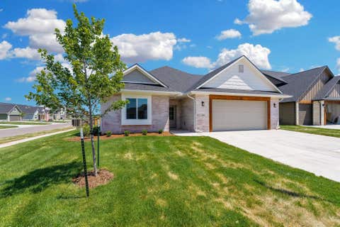 Townhouse For Sale - 706 N Rainbow Lake Ct<br/> Wichita, KS 67235