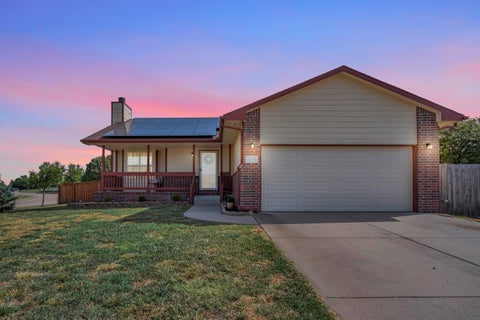 Homes For Sale - 2306 Paddington Ct<br/> Newton, KS 67114